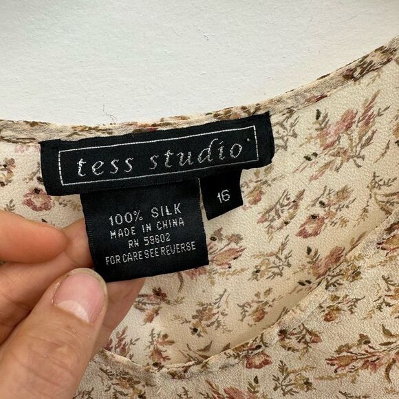 Tess Studio 100% Silk Tan Floral Sheer Long Sleeve Sheer Boho Blouse Size S/M - Picture 9 of 14